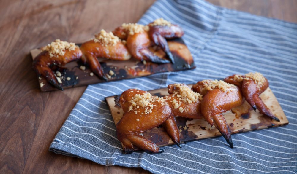 Grilled Chicken Wings with Crispy Onion